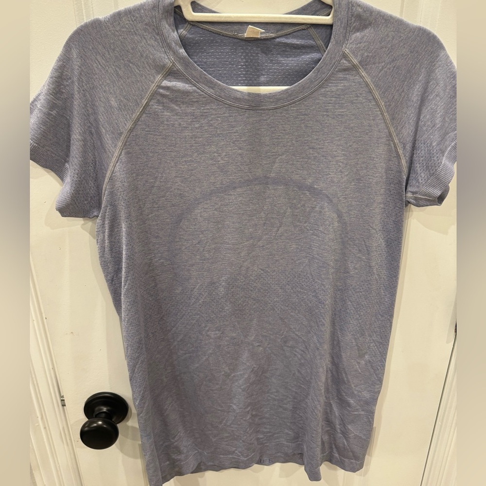 Lululemon swiftly tech short sleeve
Size 10